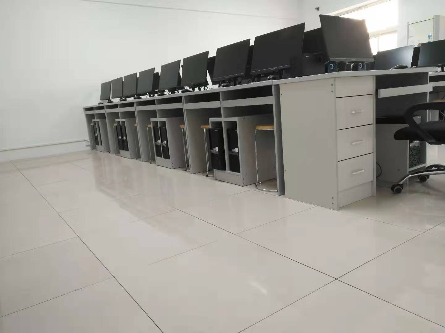 西安雁塔七小陶瓷防靜電地板項目