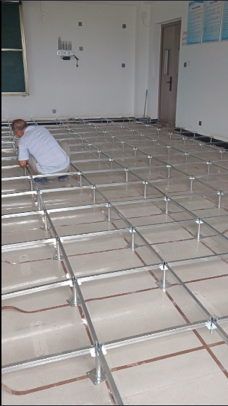 西安明德理工大學計算機教室選用陶瓷防靜電地板