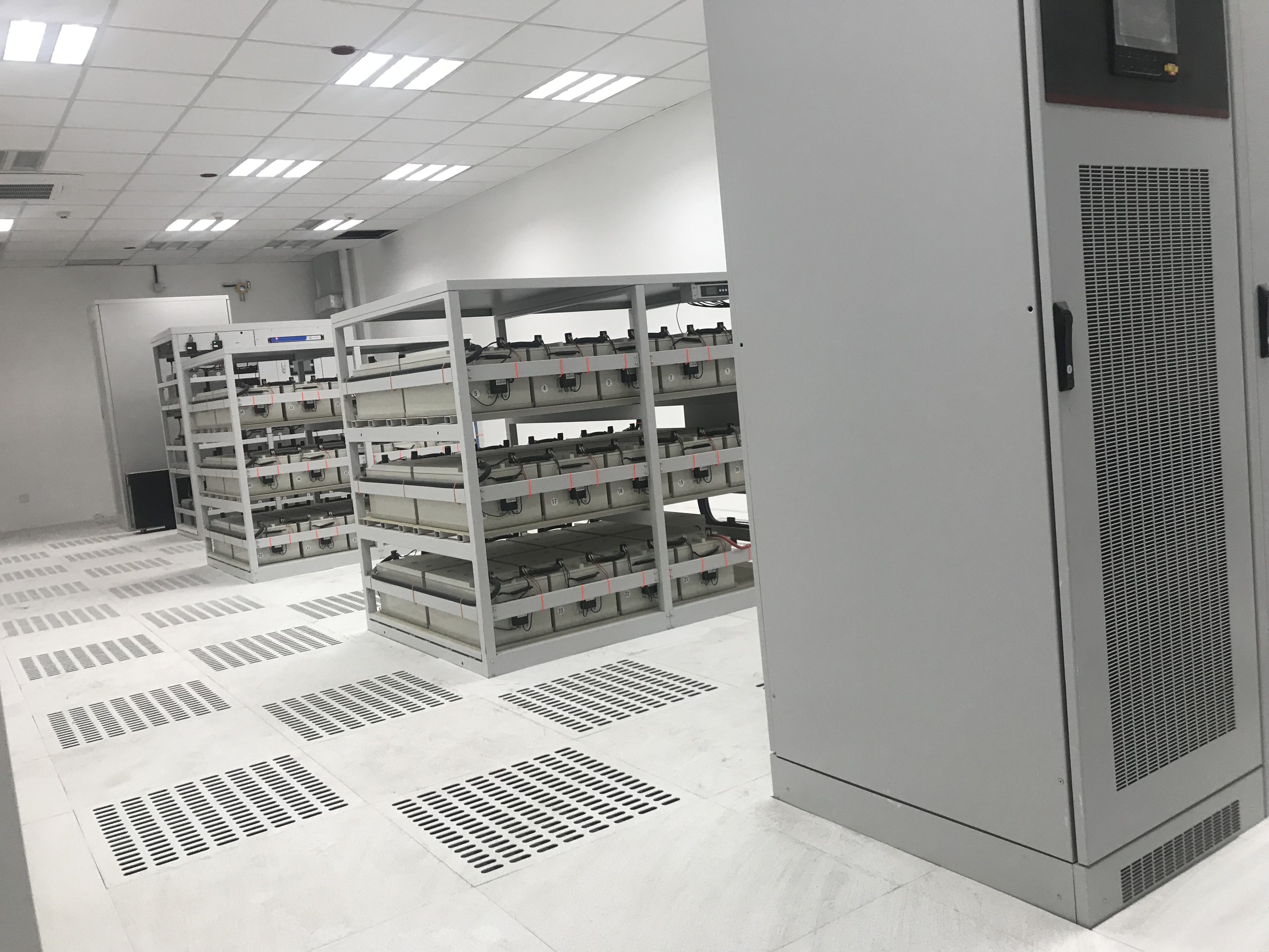 西安地鐵15號線郭杜站櫻花站選用防靜電地板